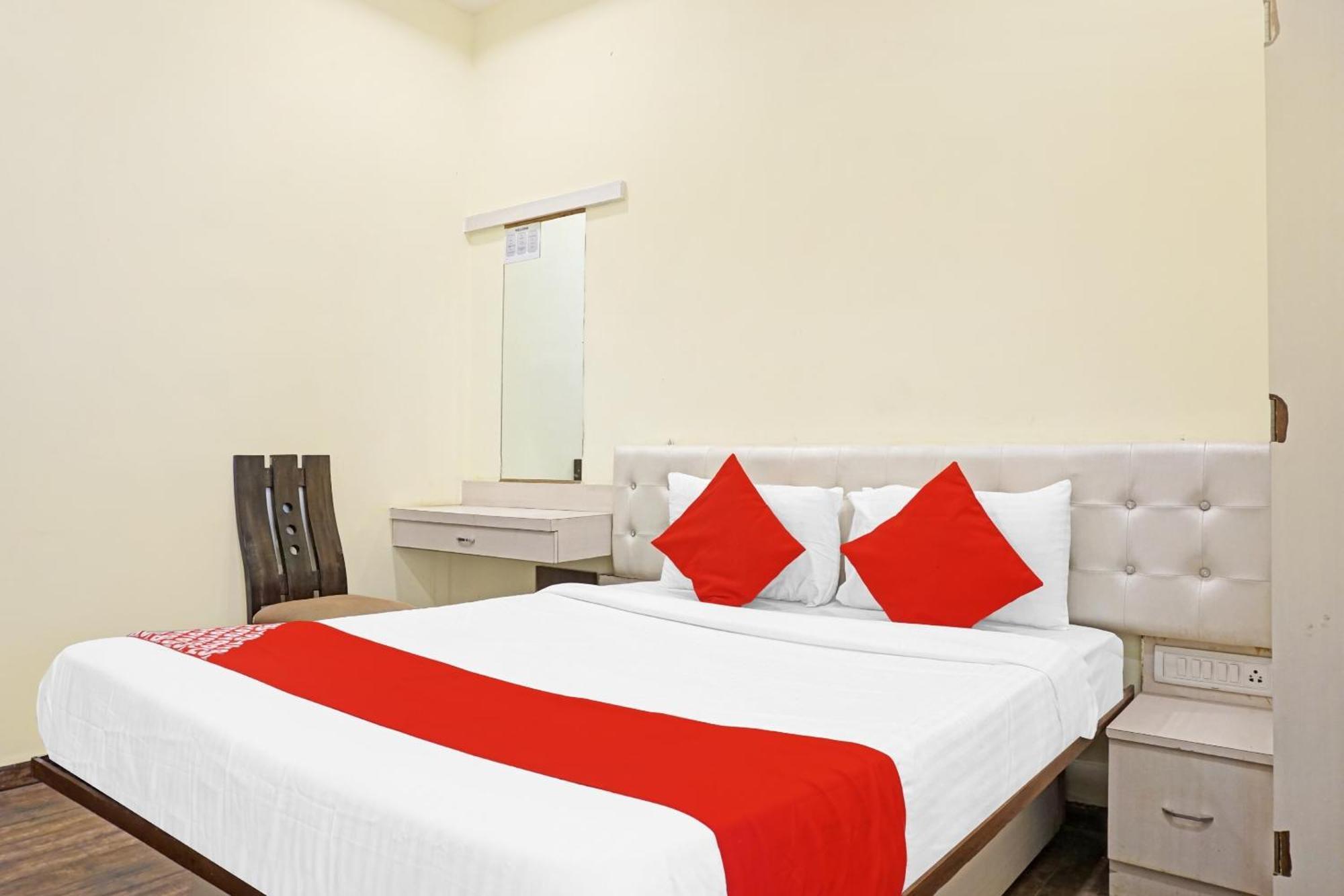 Hotel O 24K Inn Mundhwa Exterior photo